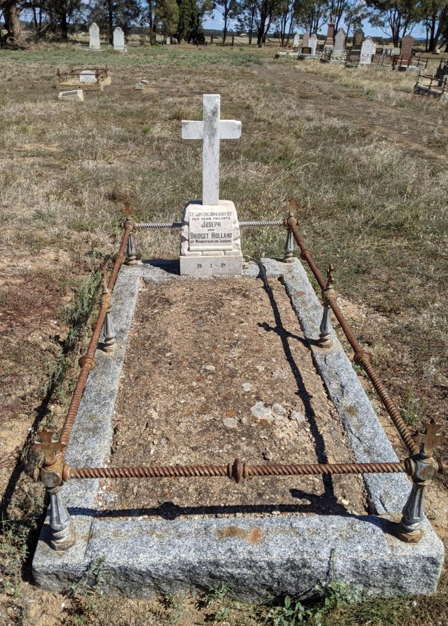 Holland Grave, Newbridge